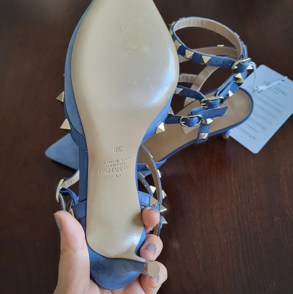 Valentino Garavani Rockstud ankle strap pump in suede leather - Picture 5 of 5